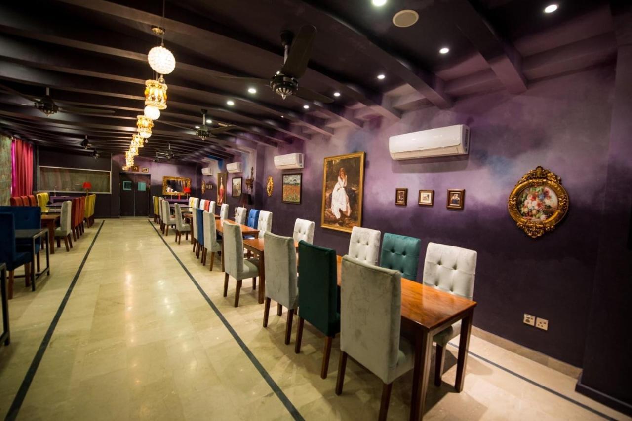Hotel Holiday ลาฮอร์ ภายนอก รูปภาพ