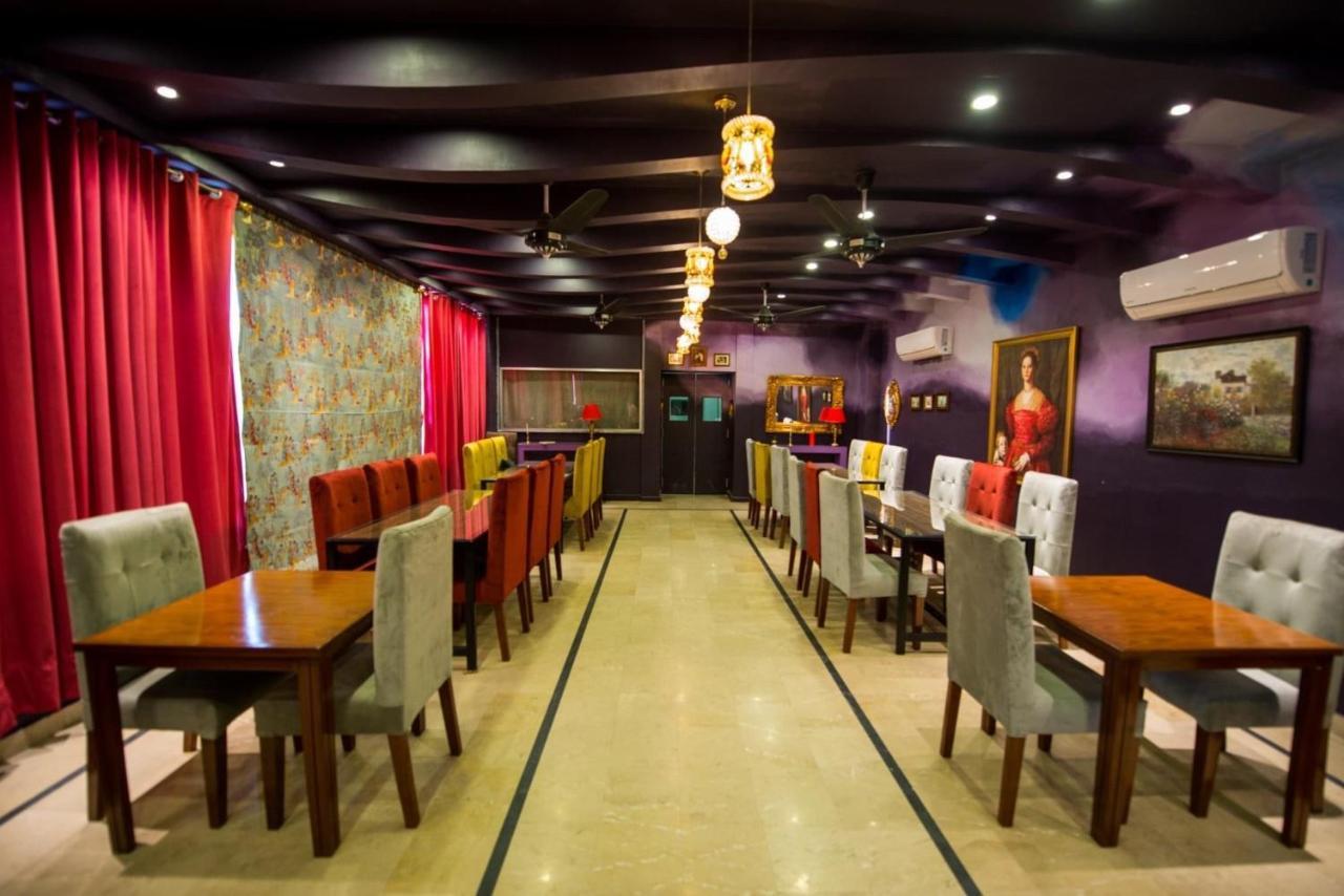 Hotel Holiday ลาฮอร์ ภายนอก รูปภาพ